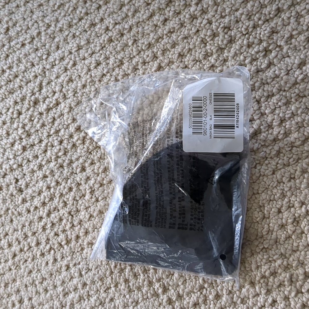 New Athleta mask bag in black